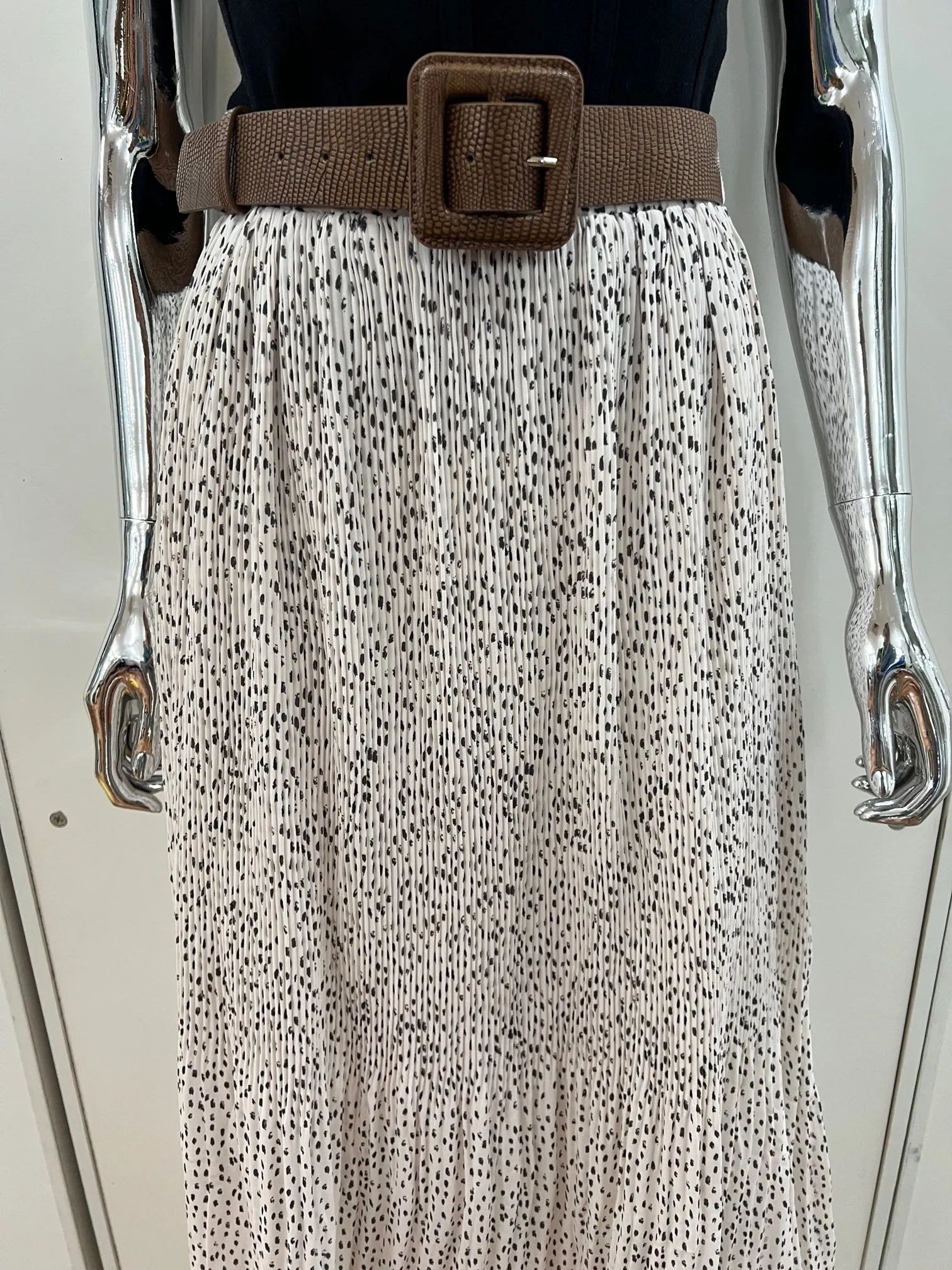 LA1261SS Leopard Pleated Midi Skirt W/belt