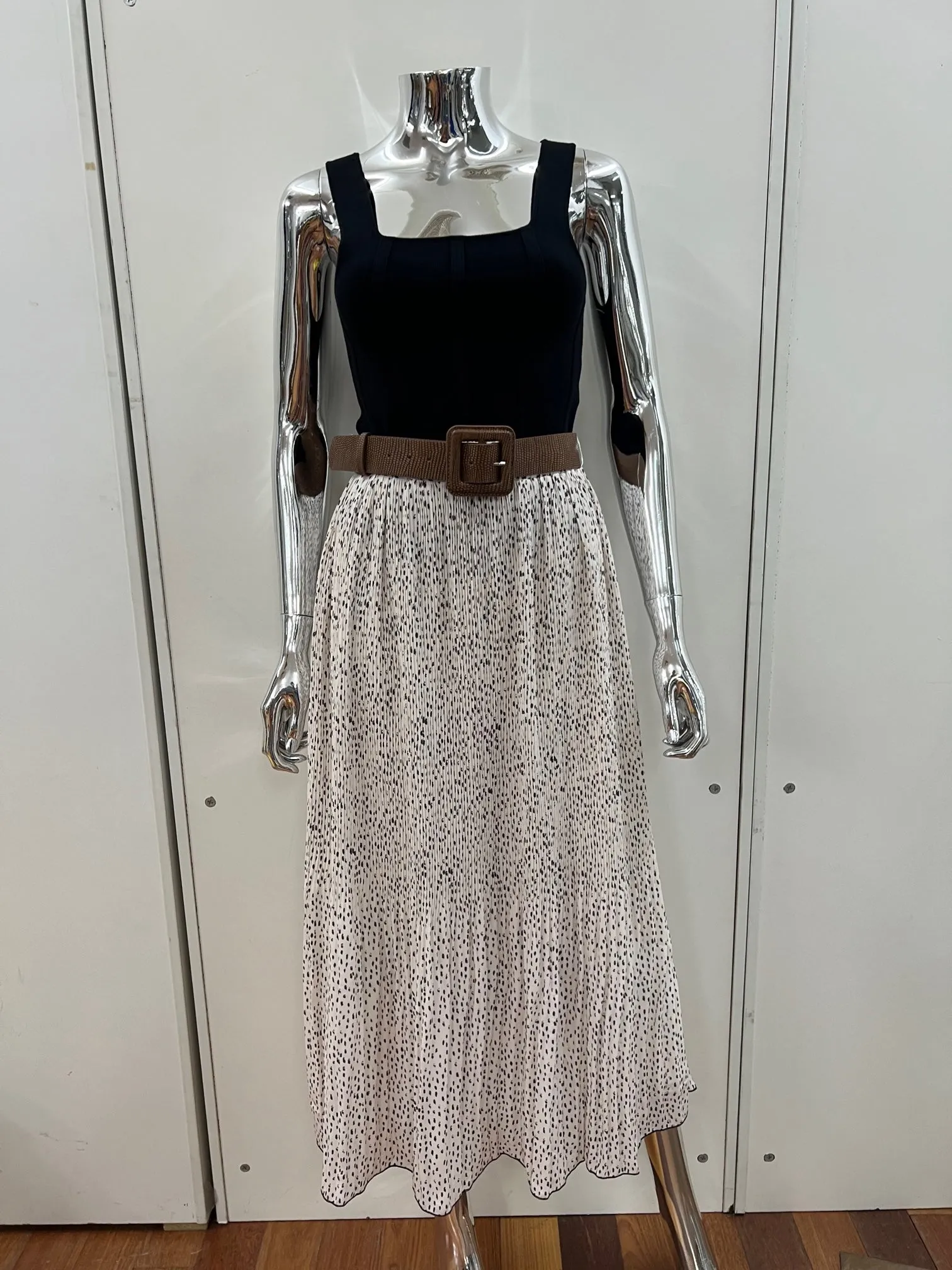 LA1261SS Leopard Pleated Midi Skirt W/belt