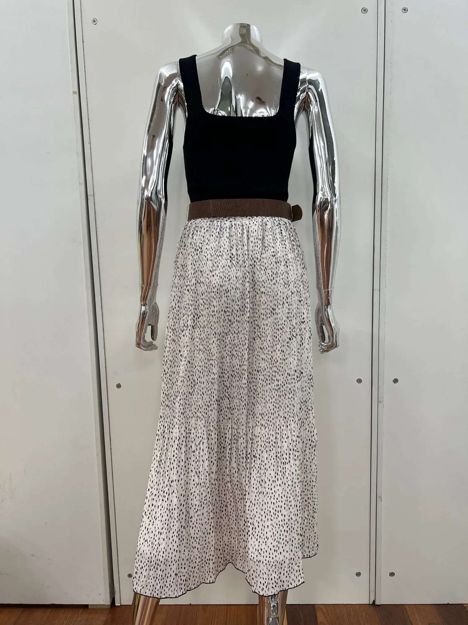 LA1261SS Leopard Pleated Midi Skirt W/belt