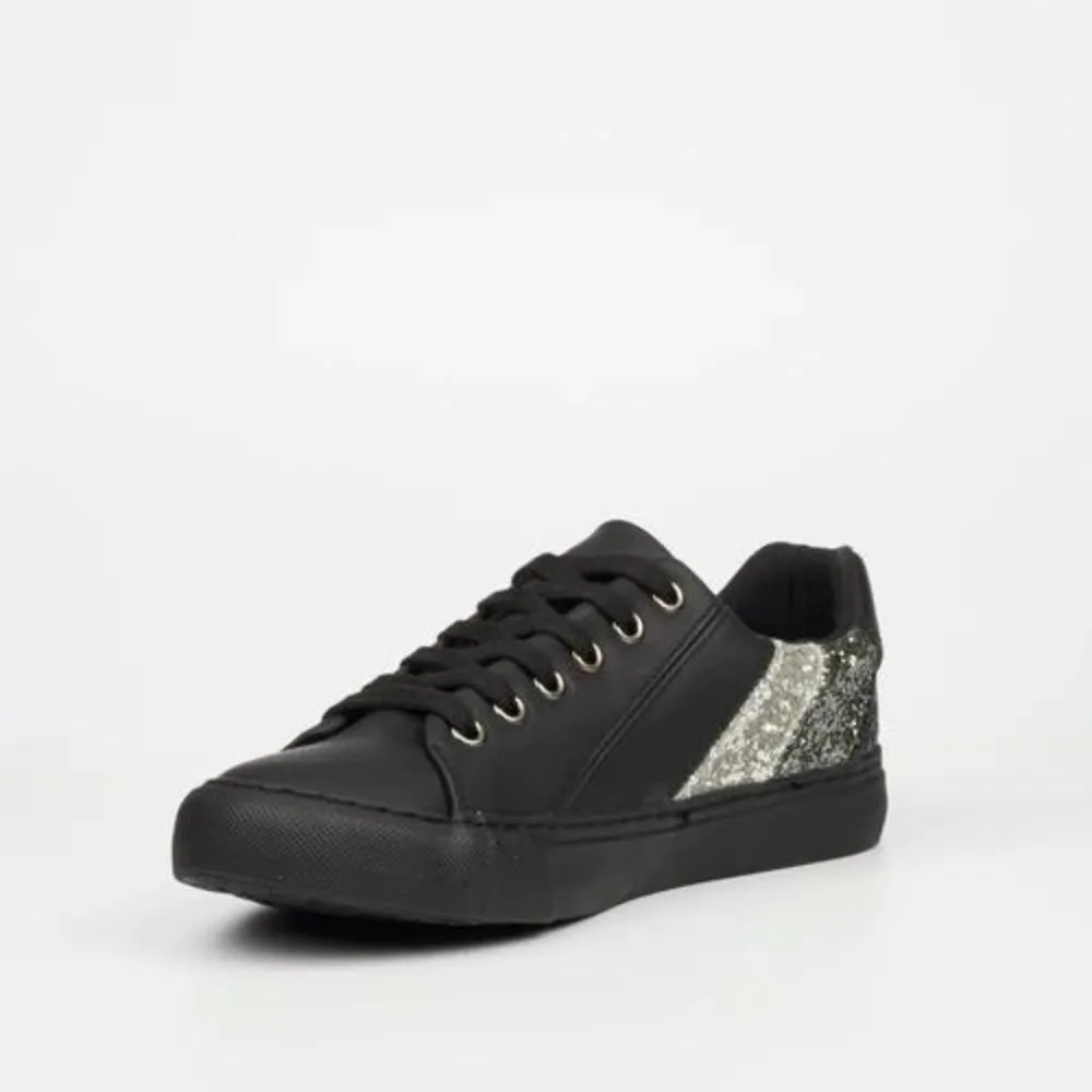 Shore 5 - Black Sneaker