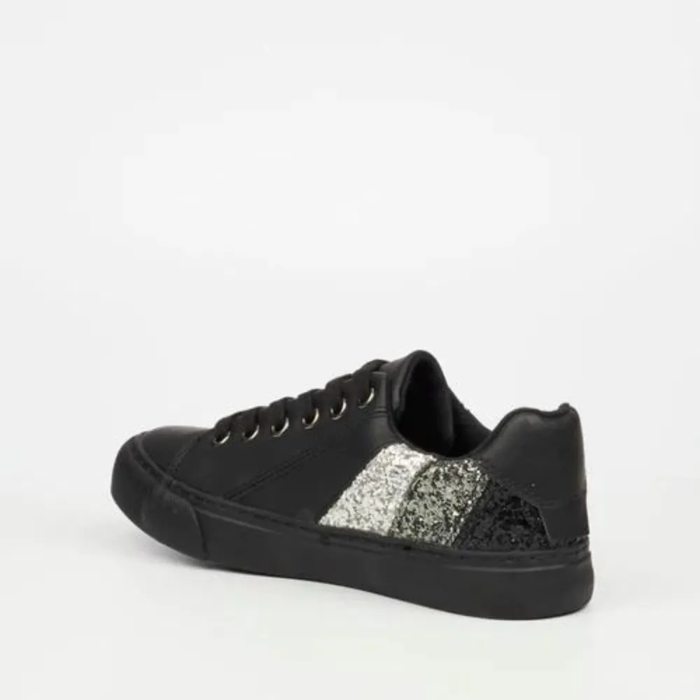 Shore 5 - Black Sneaker